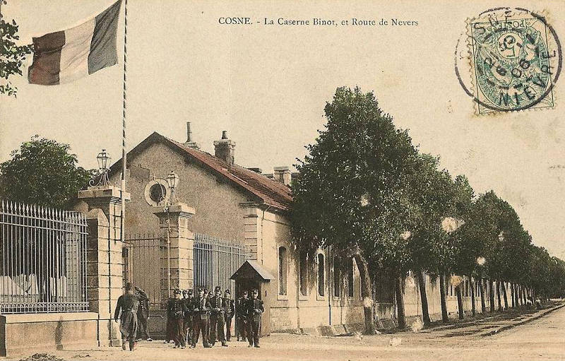 Fichier:Cosne sur Loire caserne Binot route de Nevers.jpg