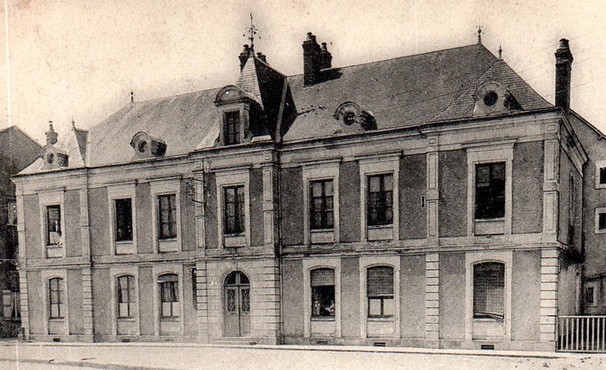 Fichier:Chateau Chinon école.jpg