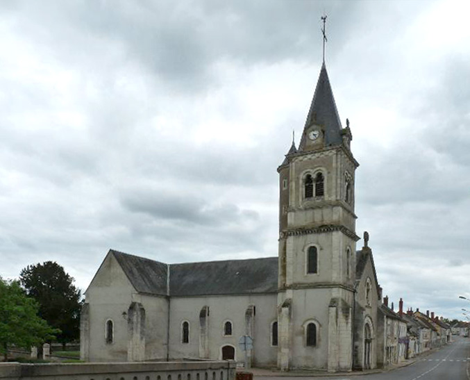 Fichier:Eglise-Mesves sur Loire.jpg