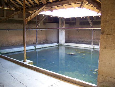 Fichier:Lavoir-Chateauneuf VDB-Bourg.jpg