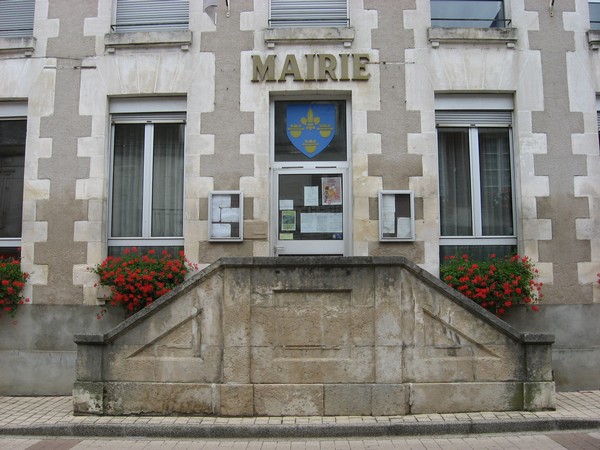 Fichier:Batiment mairie-Pouilly sur Loire.jpg