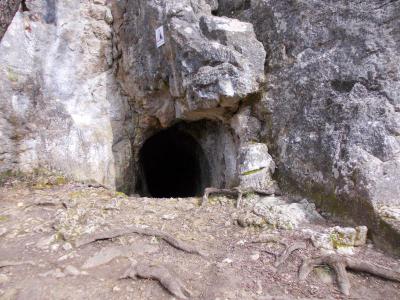 Fichier:Surgy grotte de l'Ermite entrée.jpg