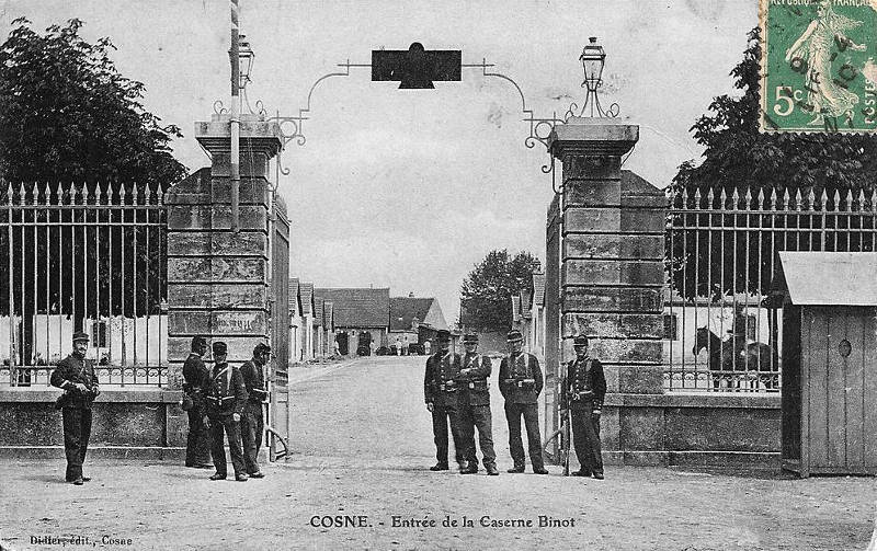 Fichier:Cosne sur Loire caserne Binot entrée.jpg
