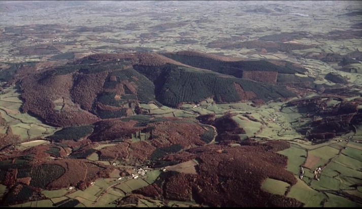 Fichier:Antiquité-Mont Beuvray01.jpg