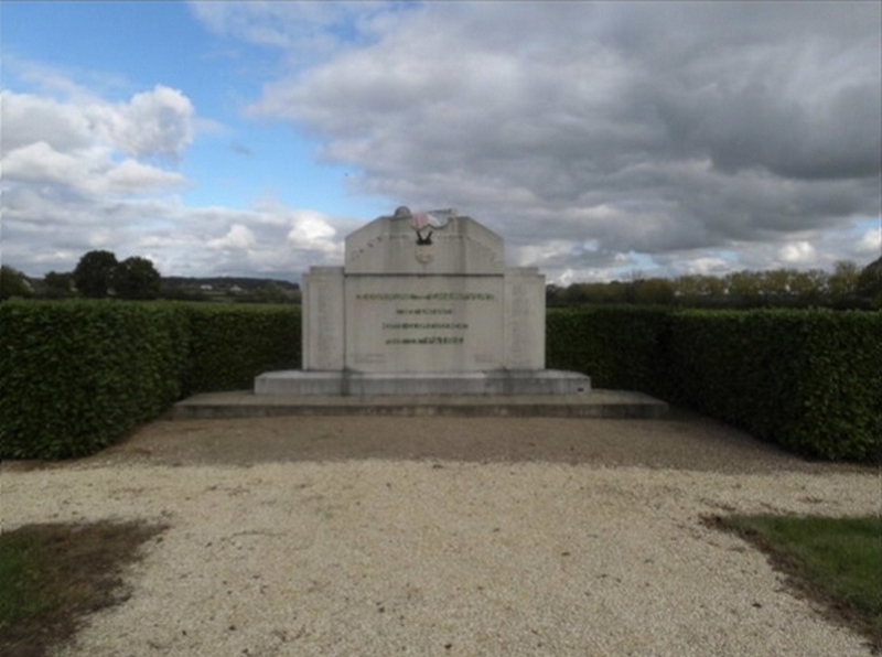 Fichier:Champvert Monument aux morts.jpg