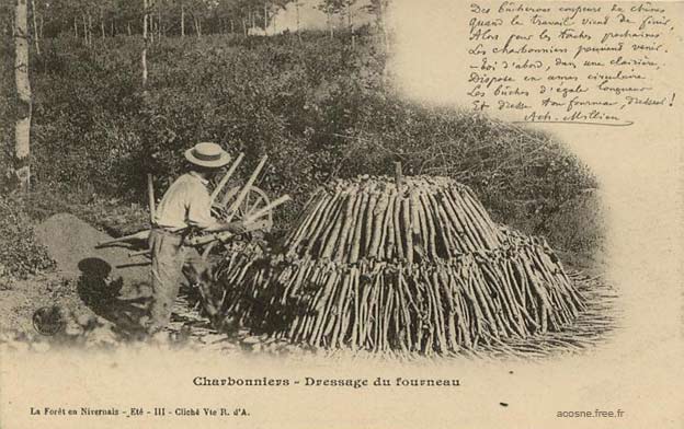 Fichier:Charbonnier dressage fourneau.jpg