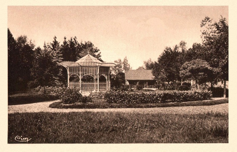 Fichier:Decize Source St Aré.jpg