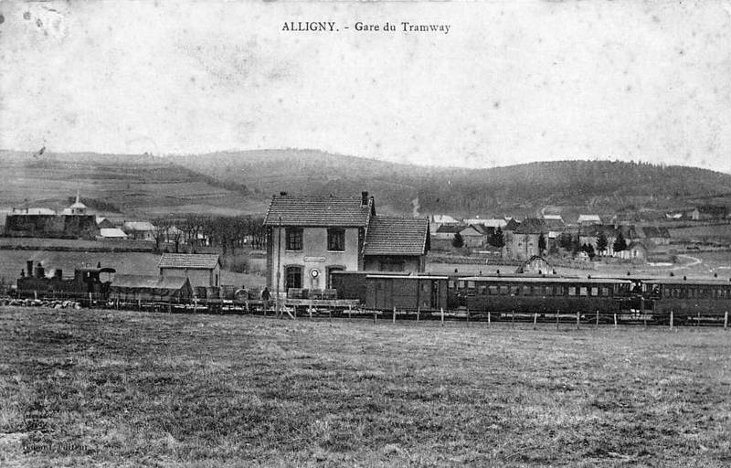 Fichier:Alligny en Morvan gare.jpg