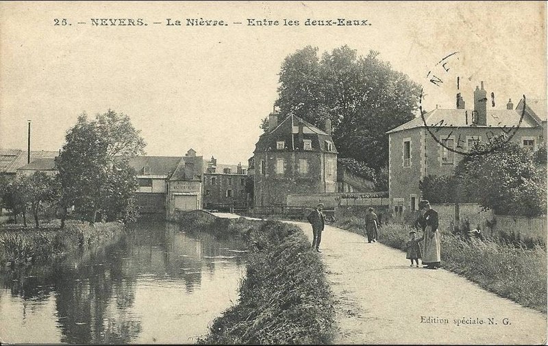 Fichier:Nevers La Nièvre entre les deux eaux CPA.jpg