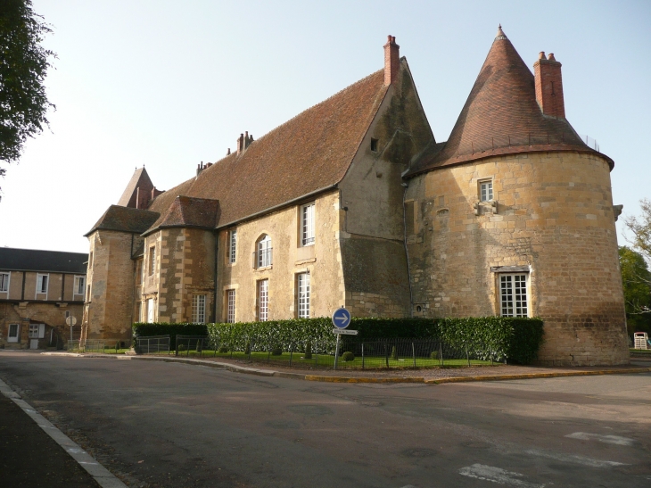 Fichier:Prémery château des évêques de Nevers.jpg