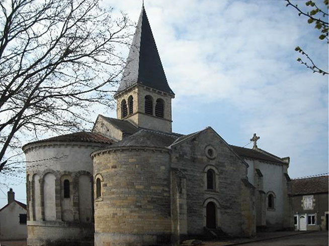 Fichier:Eglise-Luthenay Uxeloup.jpg