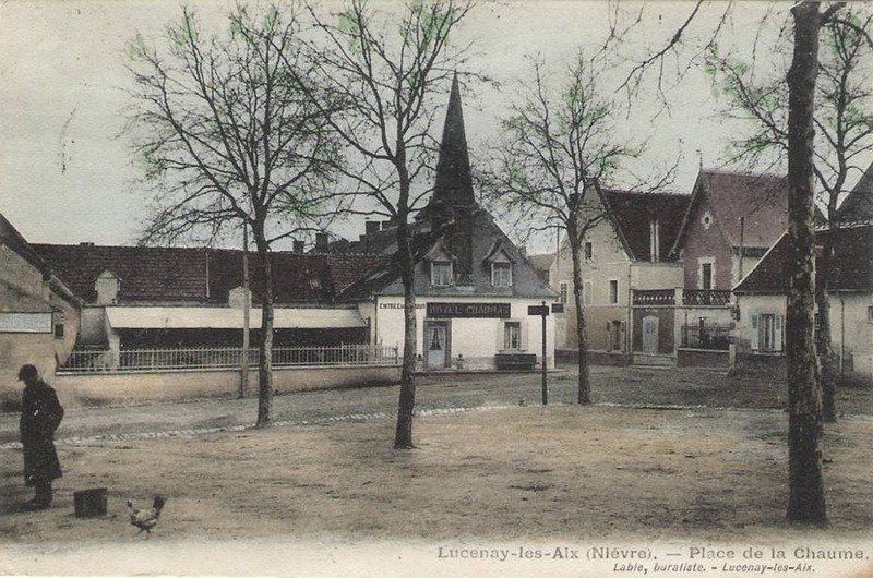 Fichier:Lucenay les Aix place de la Chaume.jpg
