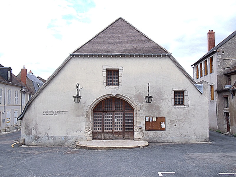 Fichier:La Charité sur Loire halle aux grains.jpg
