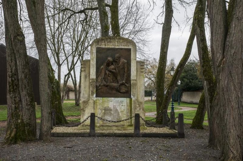 Fichier:Chantenay Saint Imbert monument aux morts.jpg