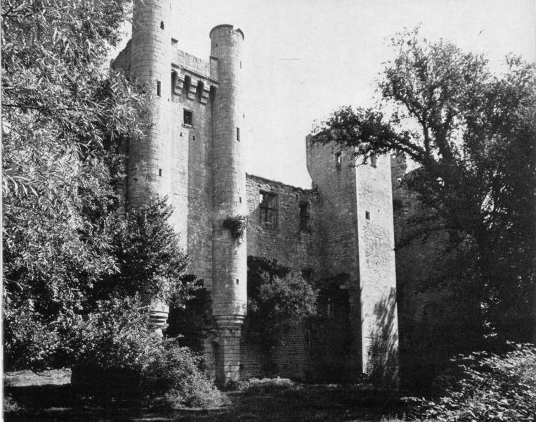 Fichier:P44-chateau-varenneslesnarcy.jpg