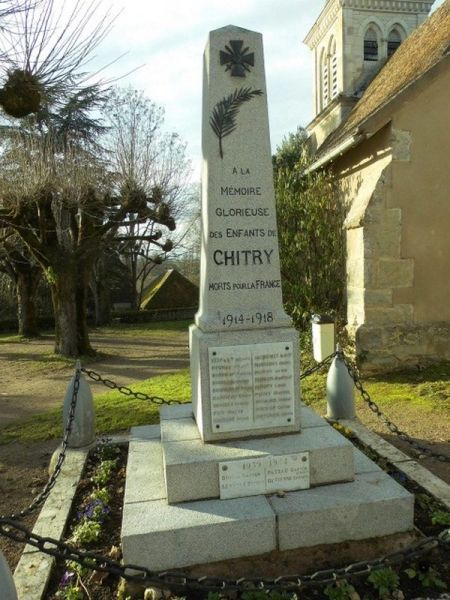 Fichier:Chitry les Mines monument aux morts.jpg