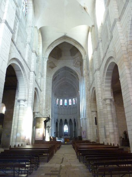 Fichier:La Charité-sur-Loire Intérieur de l'église abbatiale-.jpg