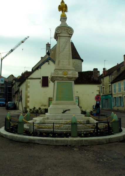 Fichier:Tannay monument aux morts.jpg