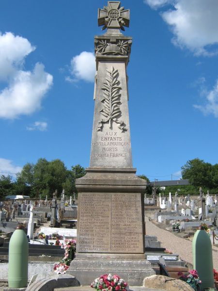 Fichier:Villapourçon monument aux morts.jpg