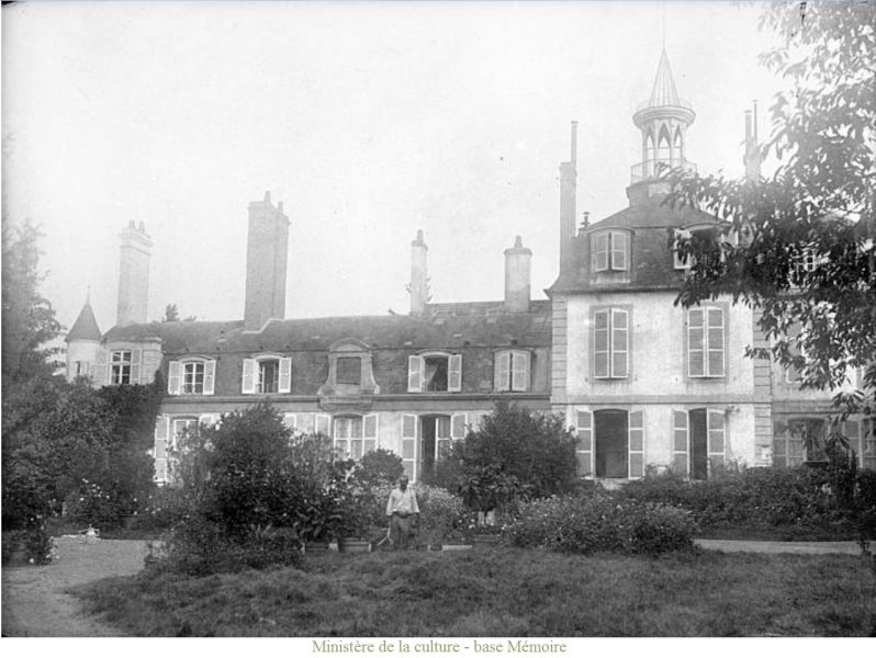 Fichier:Guérigny château 1.jpg