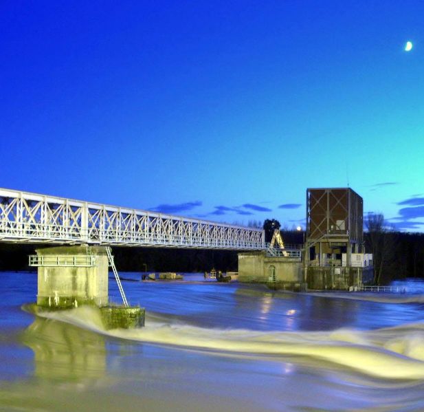 Fichier:Saint Léger des Vignes barrage 03.jpg