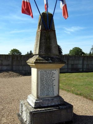 Druy Parigny Monument aux morts.jpg