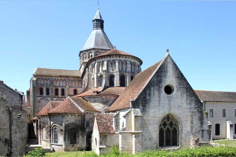 Fichier:Eglise-La Charite sur Loire.jpg