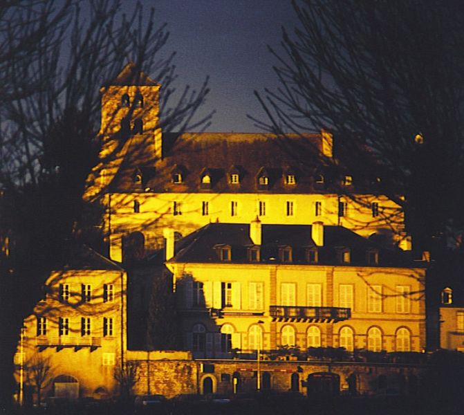 Fichier:Ancien couvent des Minimes à Decize01.jpg