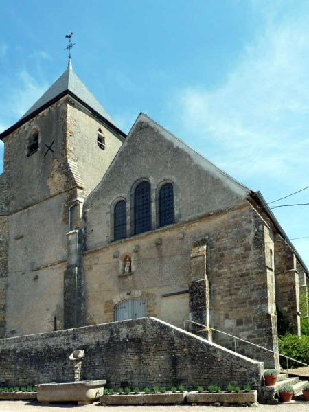Fichier:Eglise-Saint Pierre du Mont.jpg