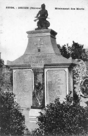 Decize Monument aux morts.jpg