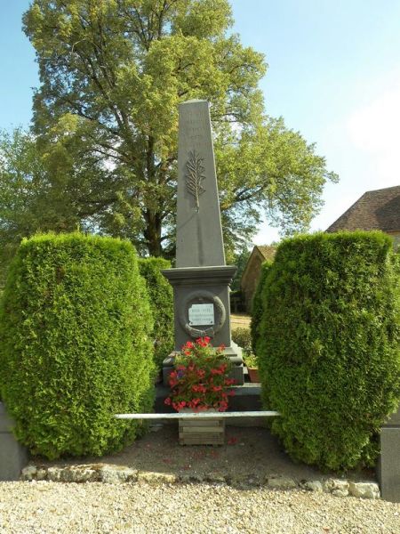 Fichier:Pouques Lormes monument aux morts.jpg