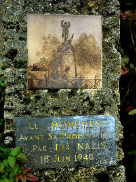 Fichier:Clamecy monument aux morts3.jpg