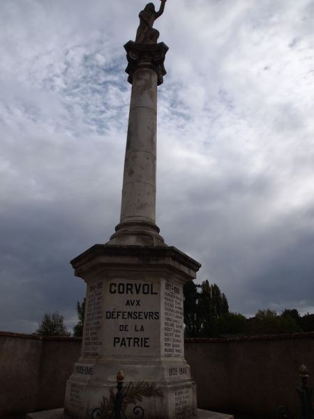 Fichier:Corvol l'Orgueilleux monument aux morts.jpg