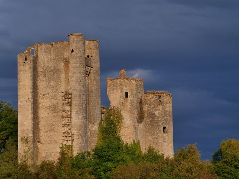 Fichier:Passy les Tours chateau.jpg